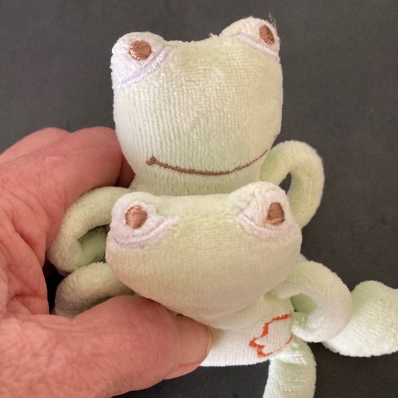 Noukie’s Growth Chart 2 Frogs - One trimmed blue & the other trimmed pink - Picture 3 of 14